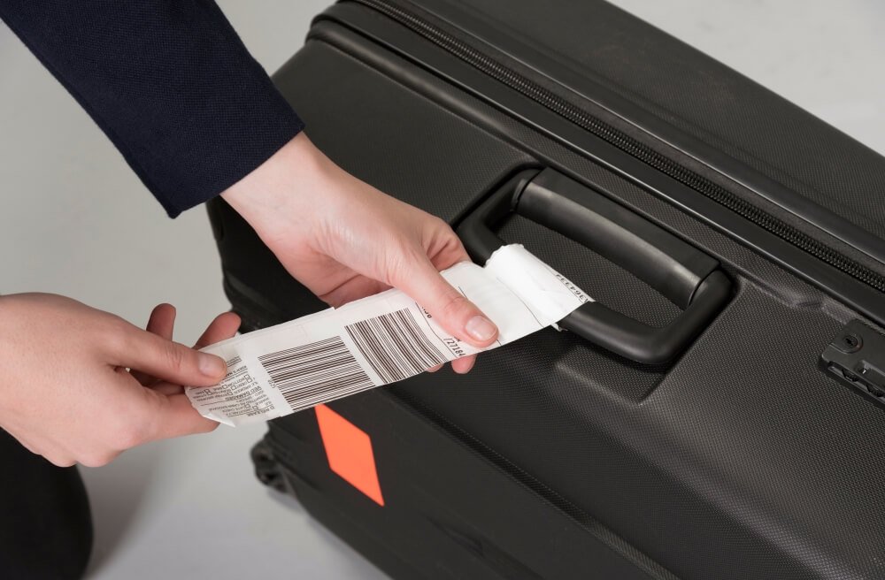 Saving Money on Baggage Fees Without Downsizing - Featured Image